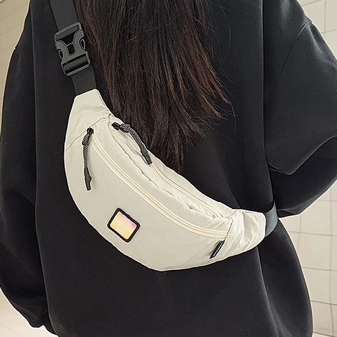 Single-shoulder bag, travel, leisure, cycling, portable sports crossbody bag, new Korean version, fashionable and simple chest bag, mobile phone bag Application Scenario