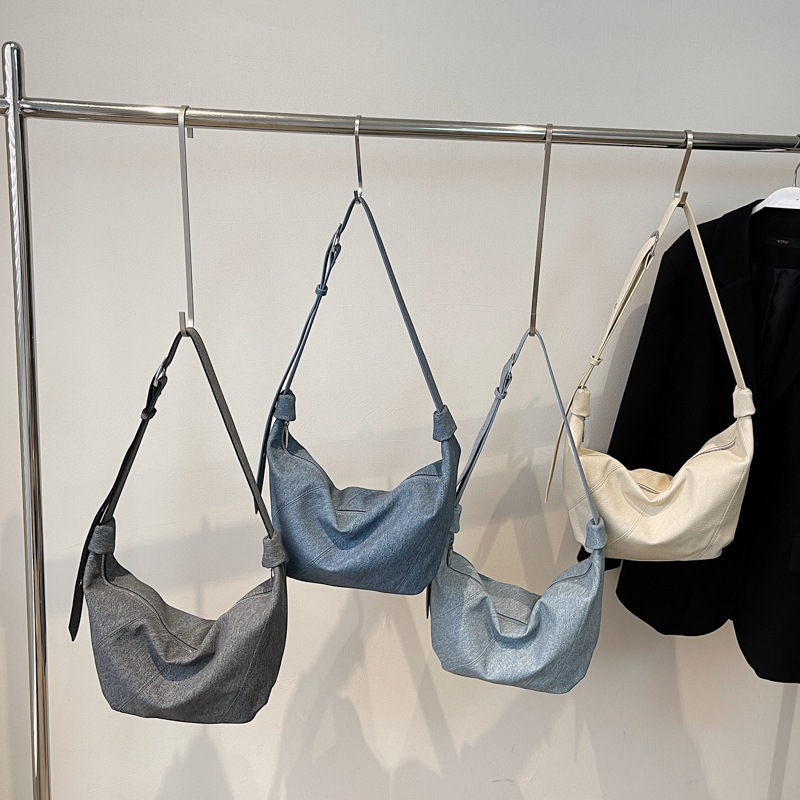 Korean-style denim bag, niche single-shoulder dumpling bag for women, 2024 new versatile and casual underarm bag, trendy crossbody bag Item Picture