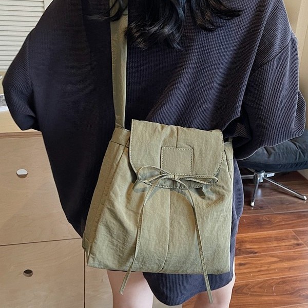 New Spring and summer Korean-style eye-catching niche lightweight pocket bow fresh single-shoulder bag for women's casual crossbody full figure