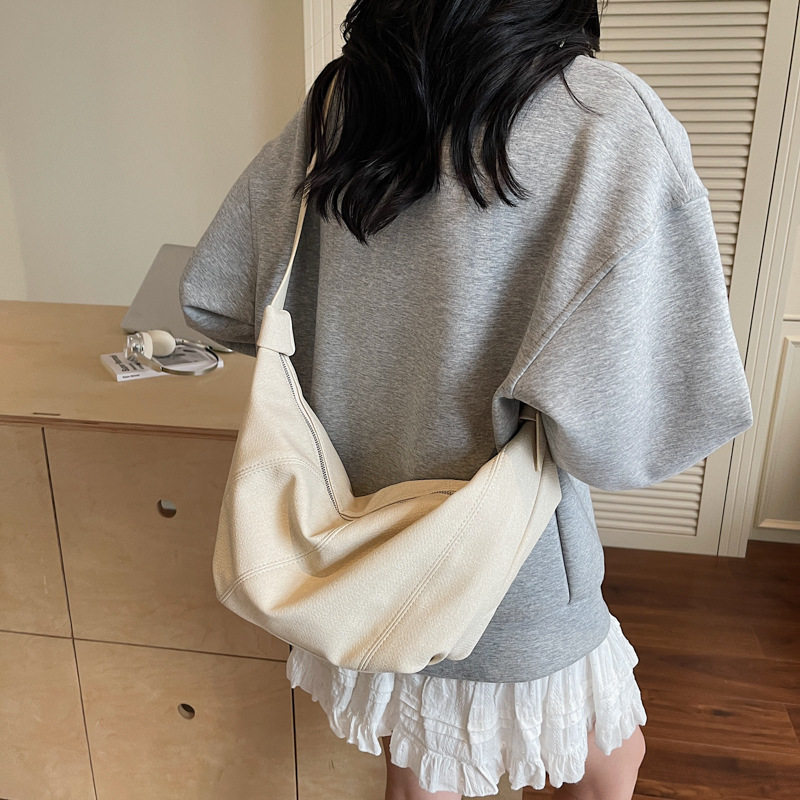 Korean-style denim bag, niche single-shoulder dumpling bag for women, 2024 new versatile and casual underarm bag, trendy crossbody bag details Picture