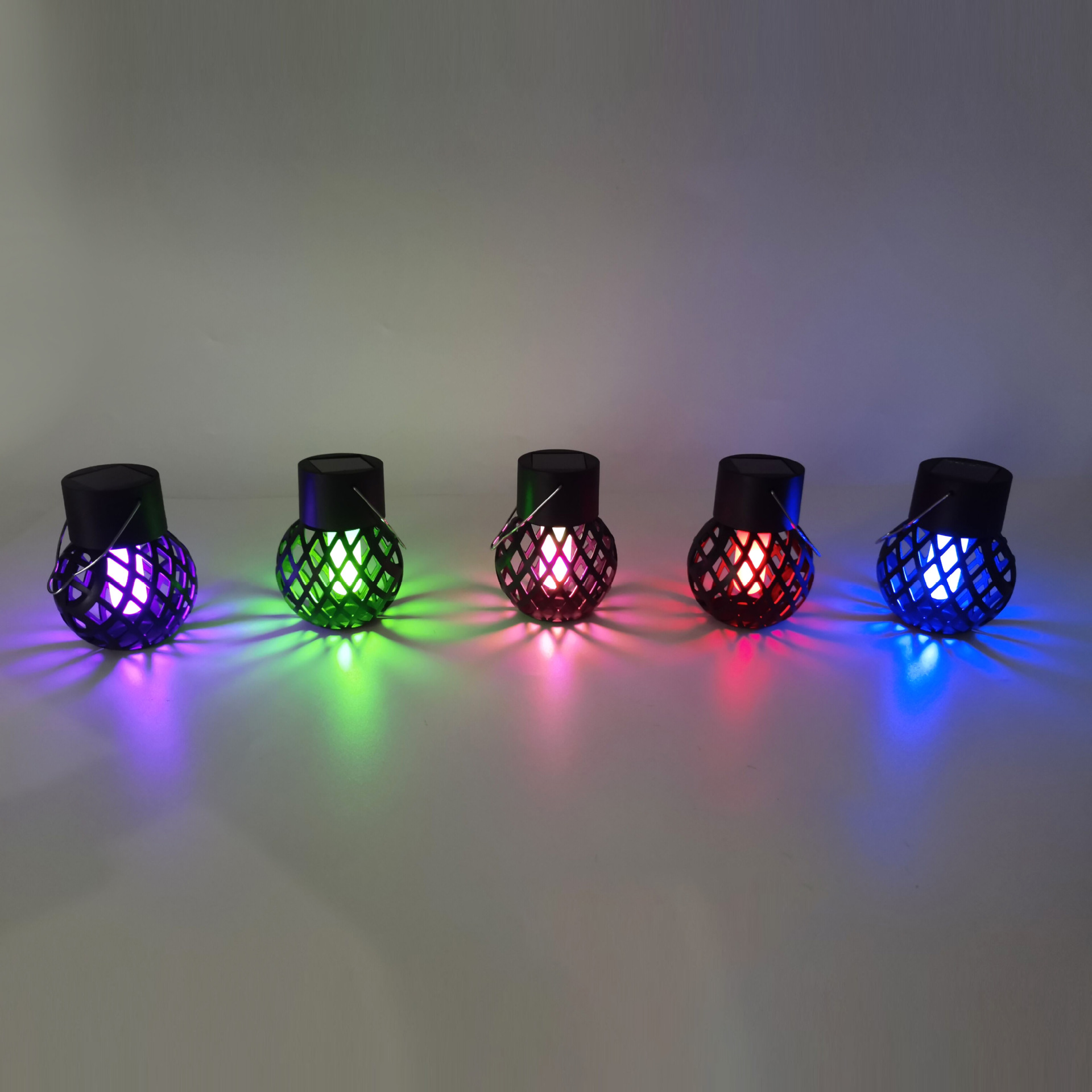 Cross-border solar flame hanging ball lamp, outdoor waterproof led simulation flame lamp, camping atmosphere decoration hanging lamp Application Scenario