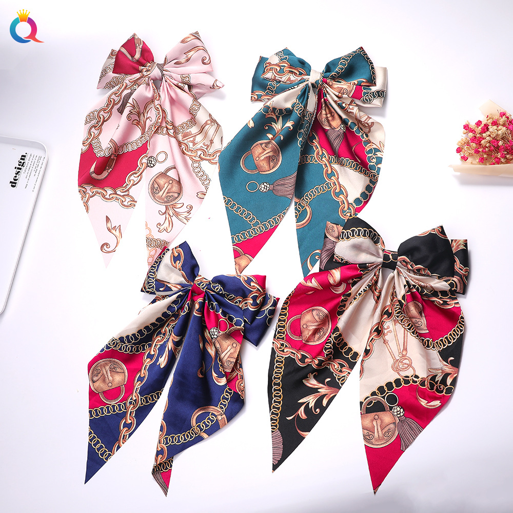 The new Qiyue Korean version chain bow ribbon hair clip is simple and elegant. It is made of silk and features a spring clip at the back of the head for women full figure