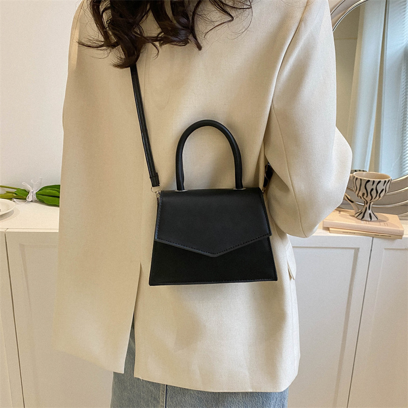 French niche bags for women: New, trendy, versatile, high-end and stylish shoulder bags and underarm bags for summer 2023 Specification drawing