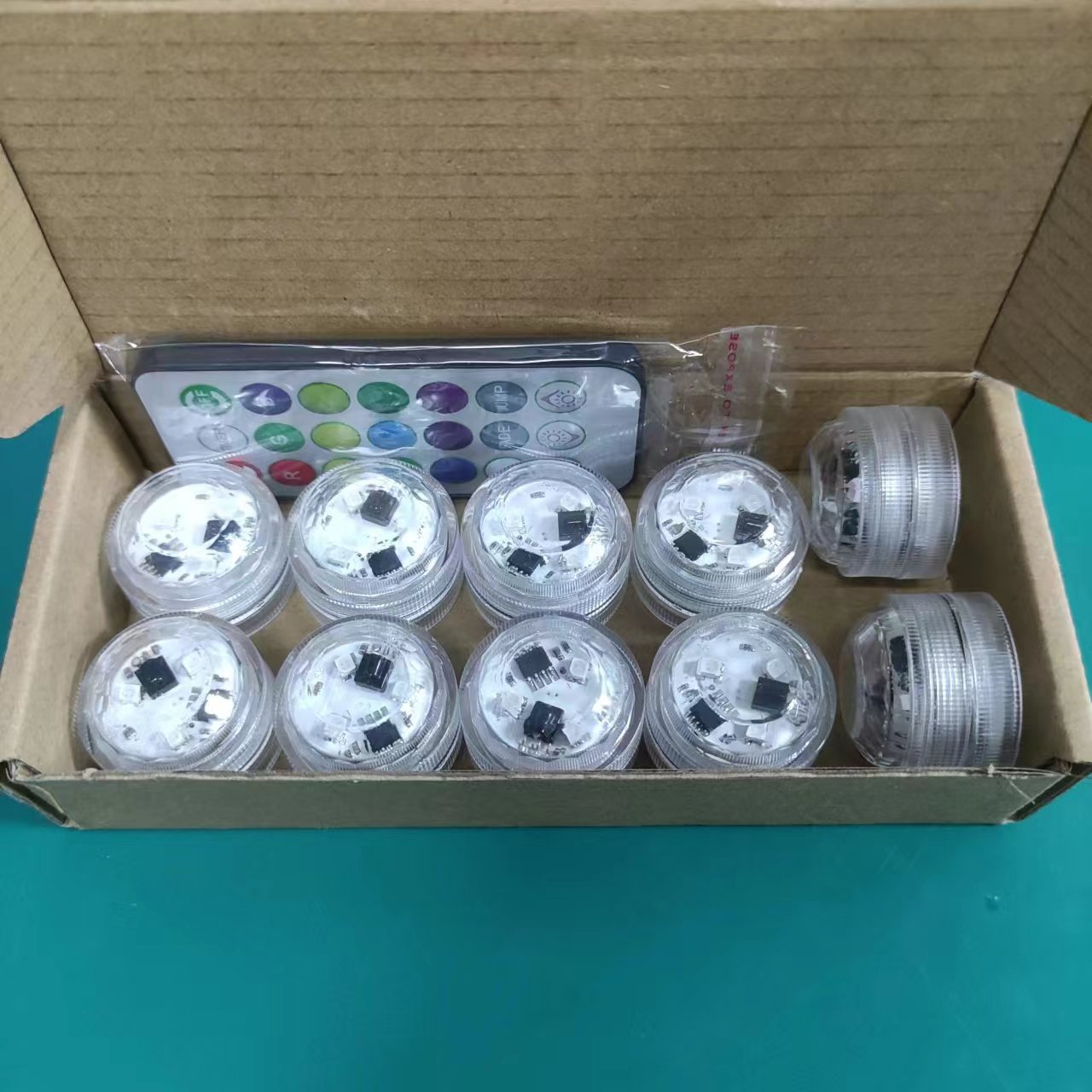 The factory sells LED remote-controlled diving fish tank lights, atmosphere toy lights, bath lights, landscape lights, vase lights and candle lights Application Scenario