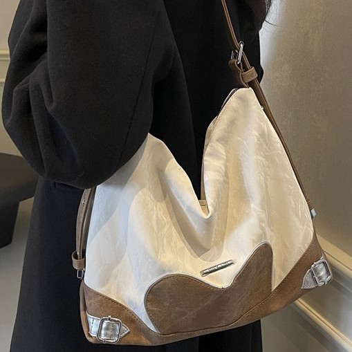 The 2024 new leather fleece casual underarm bag is a large-capacity, multi-functional single-shoulder crossbody bag with a two-tone color scheme Specification drawing