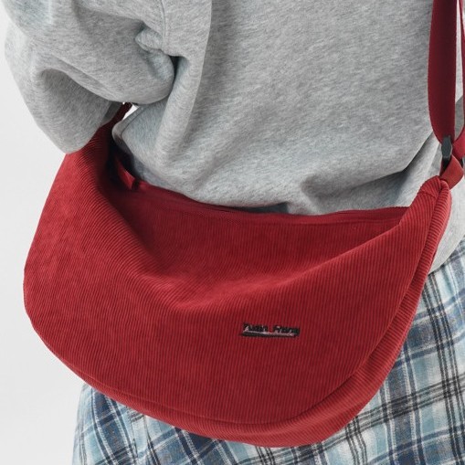 Japanese-style crossbody bag for both men and women, large-capacity dumpling bag, soft corduroy, multi-functional retro crescent bag for commuting full figure
