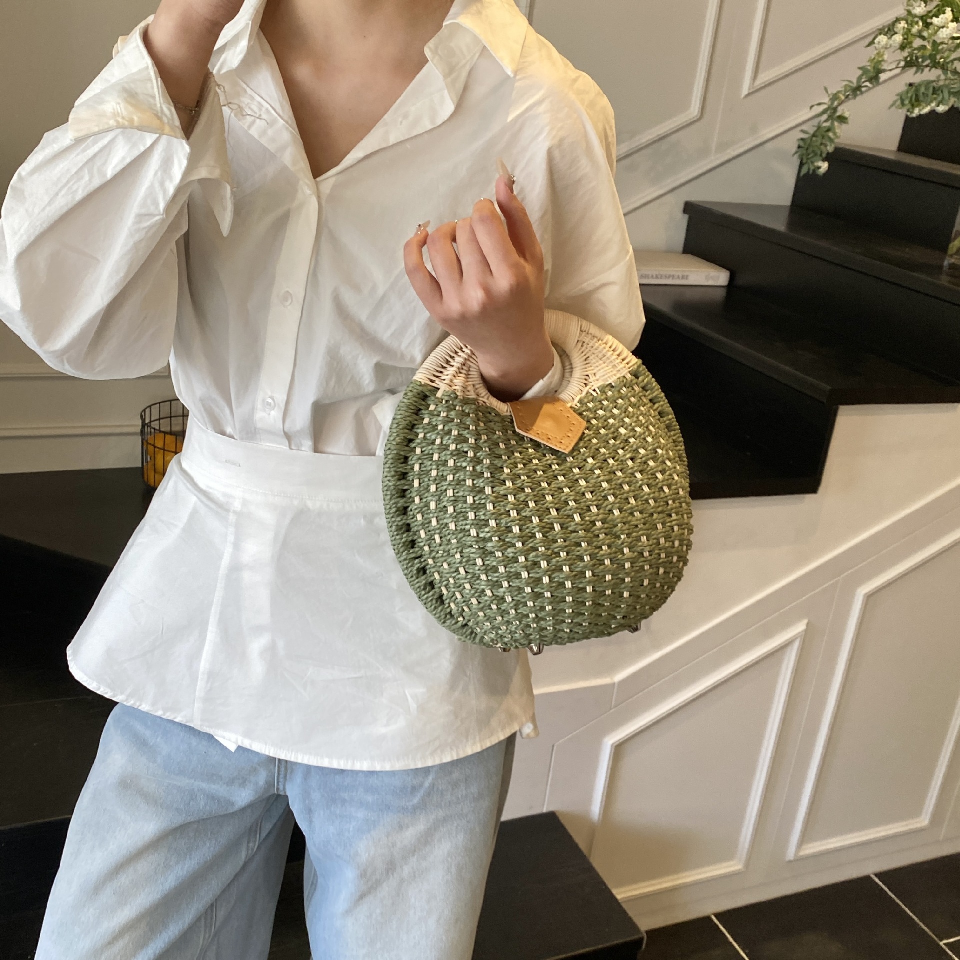 Niche rattan handbag for women 2025 Spring fashion woven bag Casual straw beach bag Simple shell bag Specification drawing