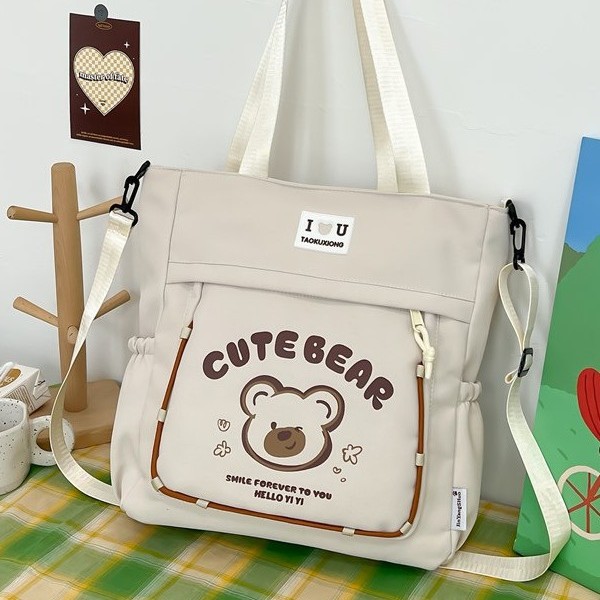 New large-capacity cute student bag, Korean version class tutorial class single-shoulder bag, girl tutorial bag, cartoon crossbody bag Application Scenario