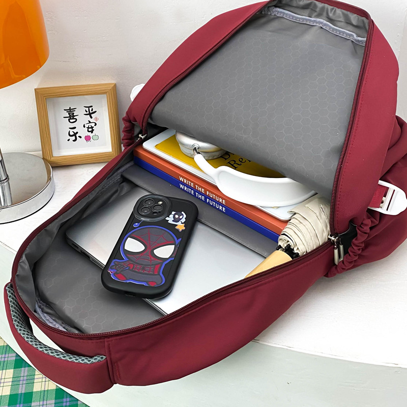 Wholesale 2025 new style primary and junior high school boys' backpacks for reducing burden and protecting the spine, and high school girls' large-capacity travel backpacks Application Scenario