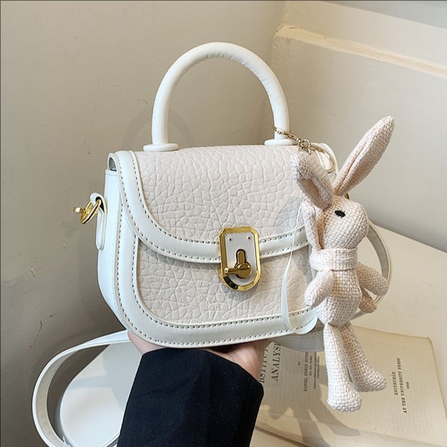 A high-end stone-patterned trendy small square handbag for women, a new 2025 simple and versatile casual single-shoulder crossbody bag full figure