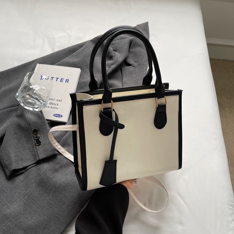 Fashionable design, single-shoulder crossbody, stylish 2024 new style, solid color, small square, fresh, underarm texture handbag details Picture