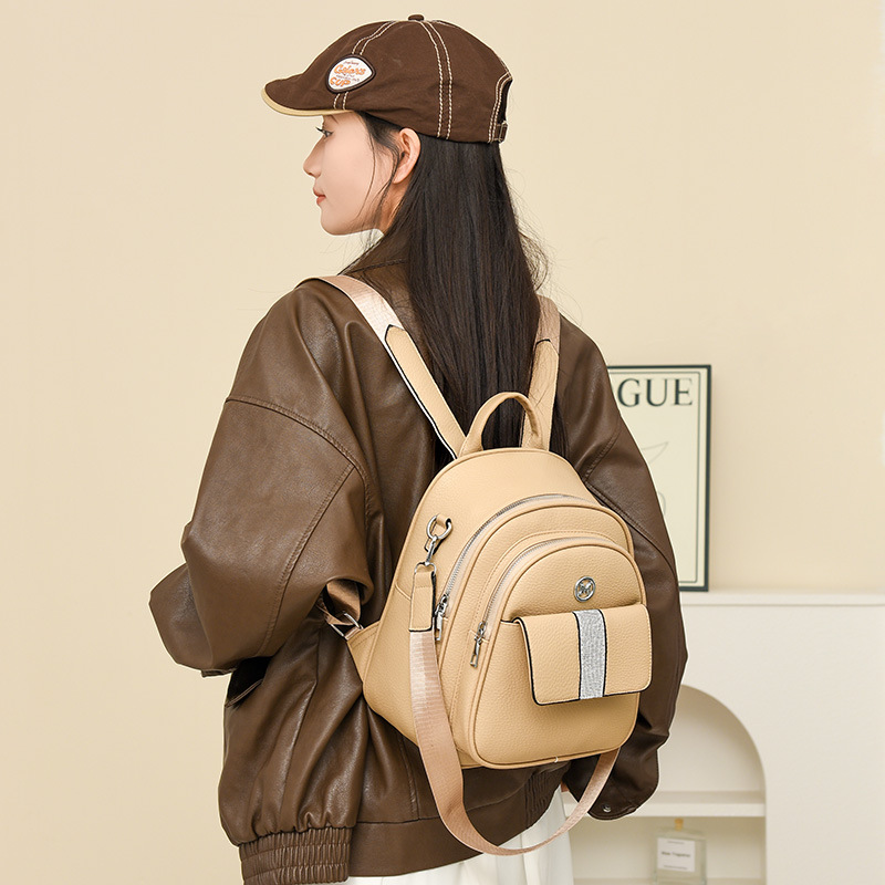 The 2025 new style of fashionable large-capacity student backpack is a versatile small bag for commuting and outdoor activities Application Scenario