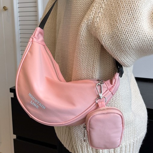 New solid-color soft surface sewing textured bag, fashionable street trend dumpling shape mother-and-child bag, single-shoulder crossbody bag Application Scenario