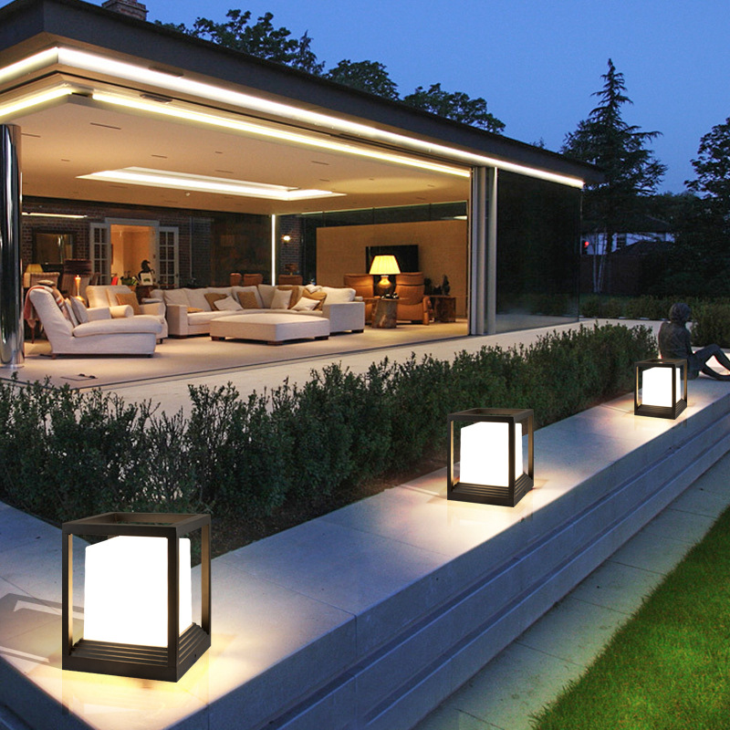 Wall column head lamps, solar courtyard, European-style simple modern wall column head lamps, outdoor waterproof villa garden layout Application Scenario