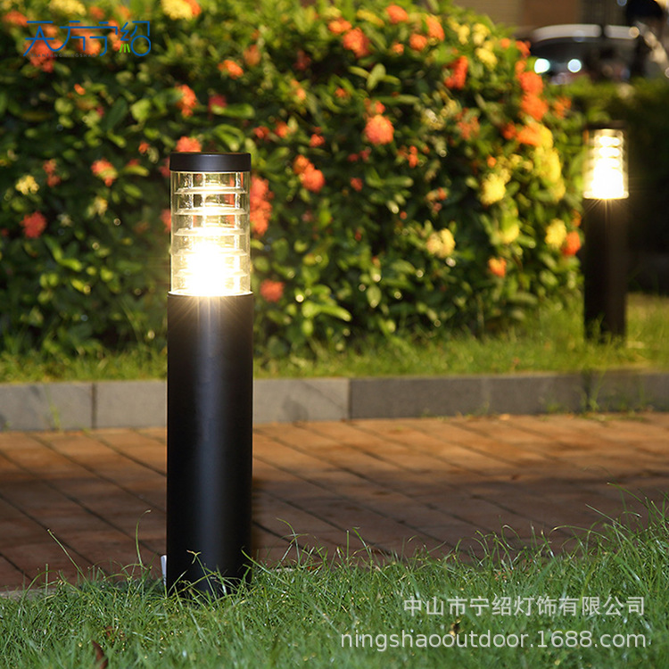 Outdoor solar lawn lights, grass field lights, square garden lights, LED courtyard lights, landscape lights, street lights, low column lights, aluminum Application Scenario