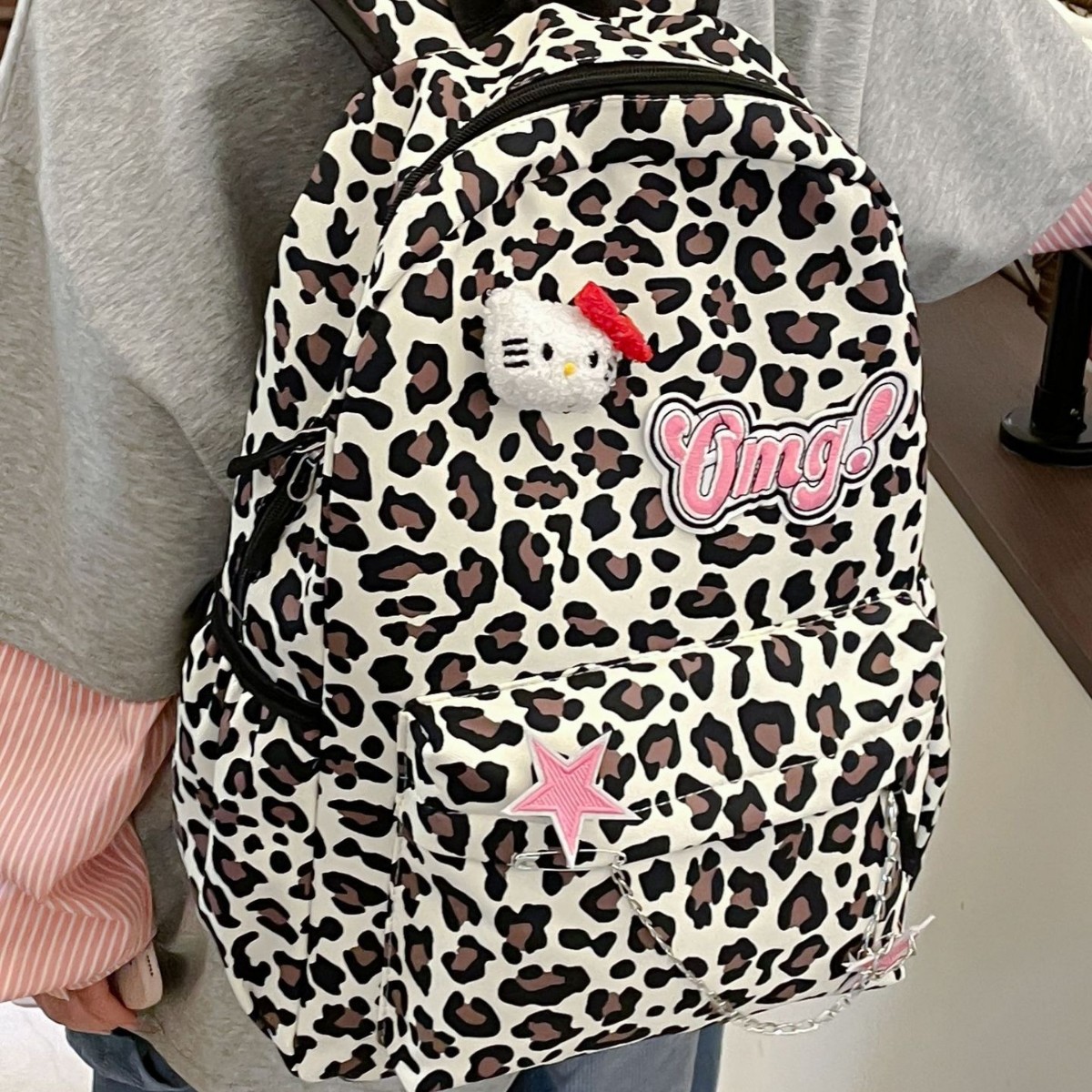The new cartoon girl leopard print backpack is cute and has a large capacity. It is a versatile and fashionable backpack for students Application Scenario