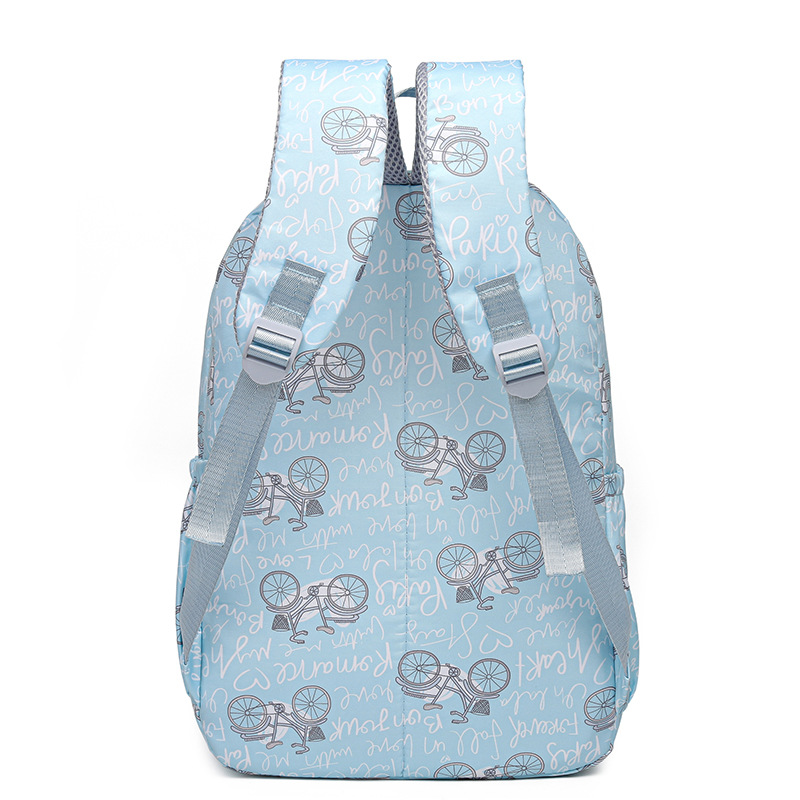 A new minimalist three-piece set for foreign trade, a large-capacity travel backpack, and a fashionable and versatile student bag for junior and senior high school students Application Scenario