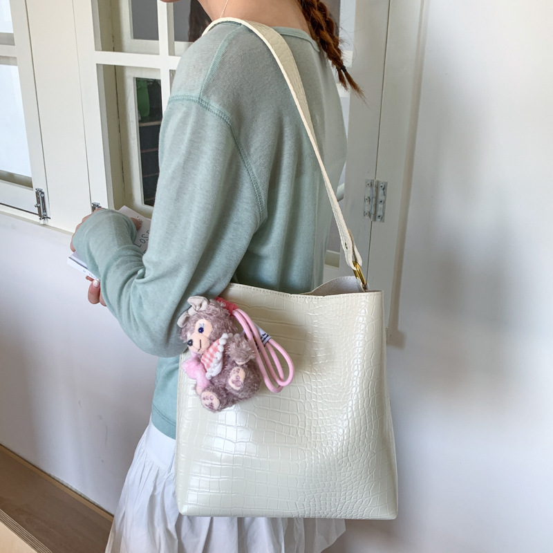 Retro and fashionable stone-patterned large-capacity bucket bag for women, 2025 new style, versatile and high-end casual single-shoulder crossbody bag details Picture