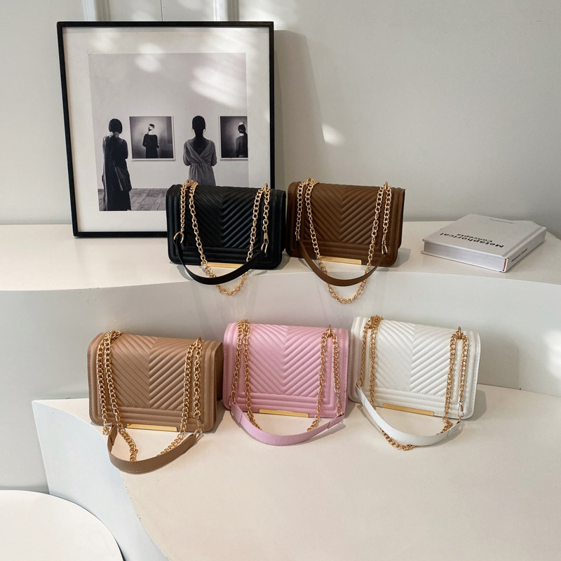 Personalized diamond-shaped fashionable and high-quality women's bag 2023 new style, retro and elegant single-shoulder armpit bag, fashionable single-shoulder small square bag details Picture