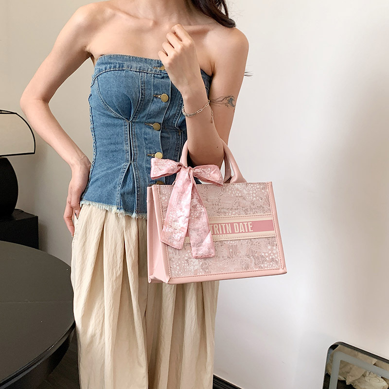 Factory-customized wholesale large-capacity European and American retro tote bags, casual and versatile women's single-shoulder armpit bags Specification drawing
