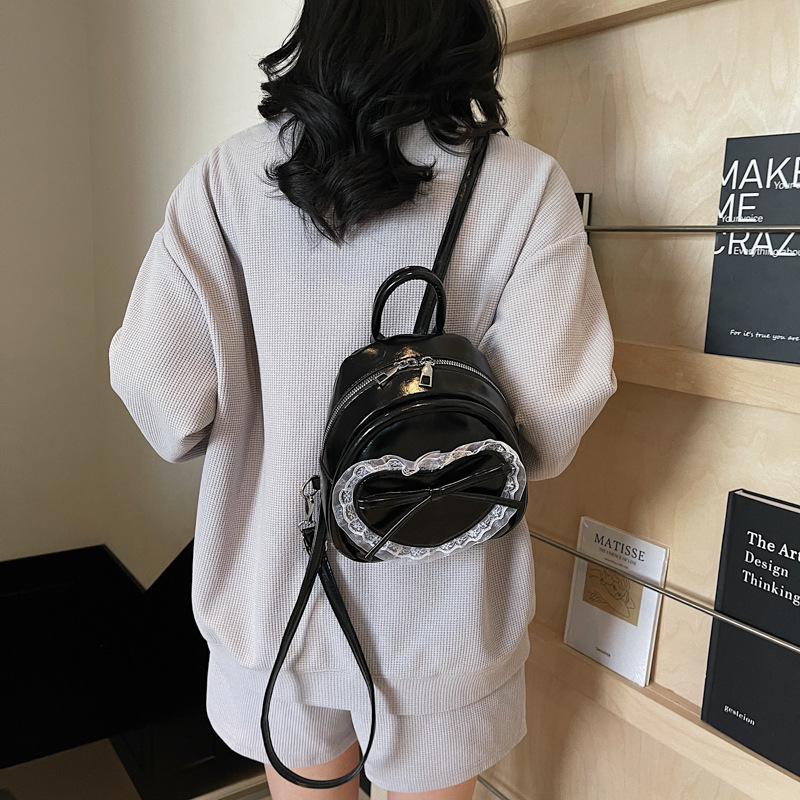 Fashionable lace bow backpack for women, 2025 new style, trendy and fresh schoolbag, carry the backpack while shopping Application Scenario