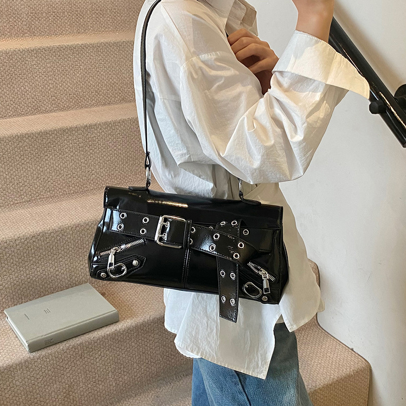 Cross-border 2025 New fashion riveted sweet and cool style motorcycle underarm bag, women's belt buckle trendy single-shoulder crossbody bag Specification drawing
