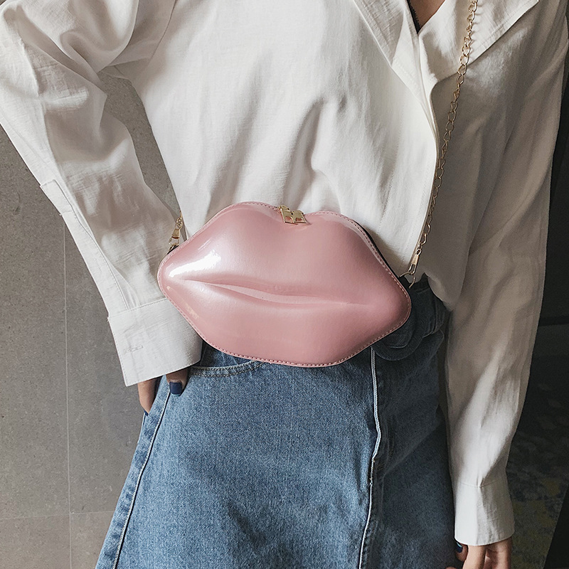 2022 New stylish Korean chic chain lip mini bag, Instagram super bag, versatile mini single-shoulder crossbody bag for women Application Scenario