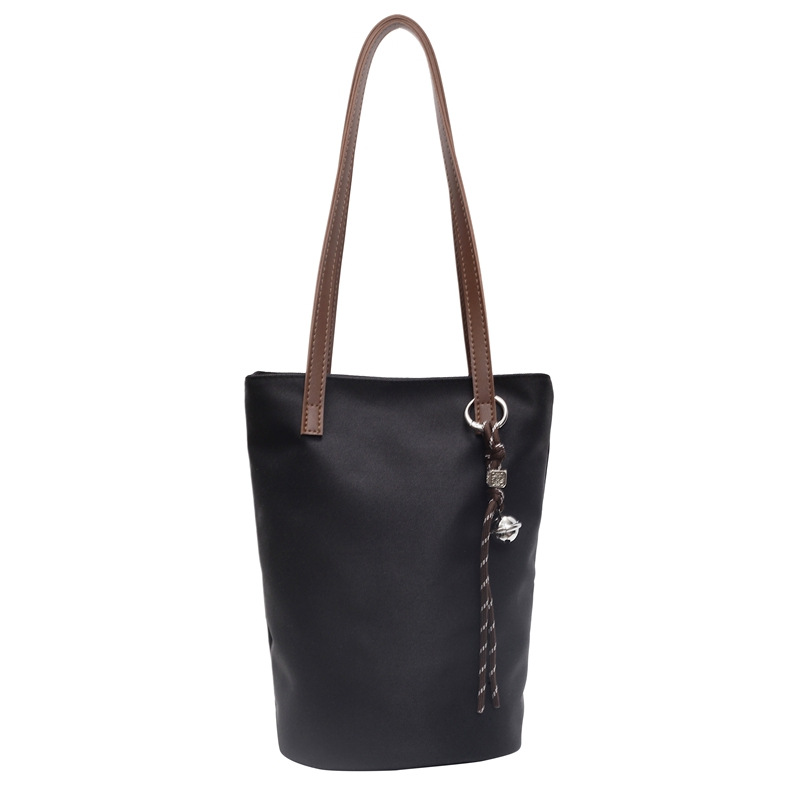 Fashionable solid color simple bucket bag, women's underarm bag, new Korean style niche casual single-shoulder bag, texture handbag Item Picture