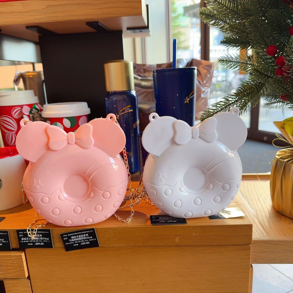 2025 New cross-border foreign trade cute Mickey children's Bag, jelly bag, coin purse, doughnut mini bag, single-shoulder bag Application Scenario