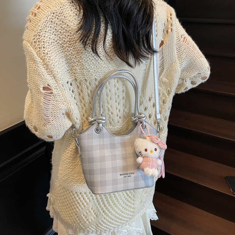 Simple checkered handbag for women, 2025 new style fashionable bucket bag, high-end quality single-shoulder bag, trendy crossbody bag details Picture