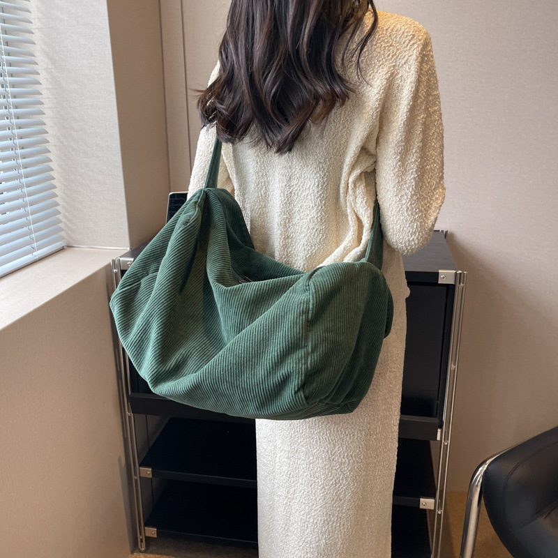 Corduroy casual women's bag 2023 New large-capacity crossbody bag, laid-back style single-shoulder bag, retro, fashionable and simple back details Picture