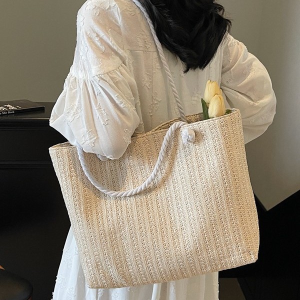 The new trendy straw woven casual single-shoulder tote bag is a must-have for women, featuring a fresh and artistic woven hand-held versatile bag Application Scenario