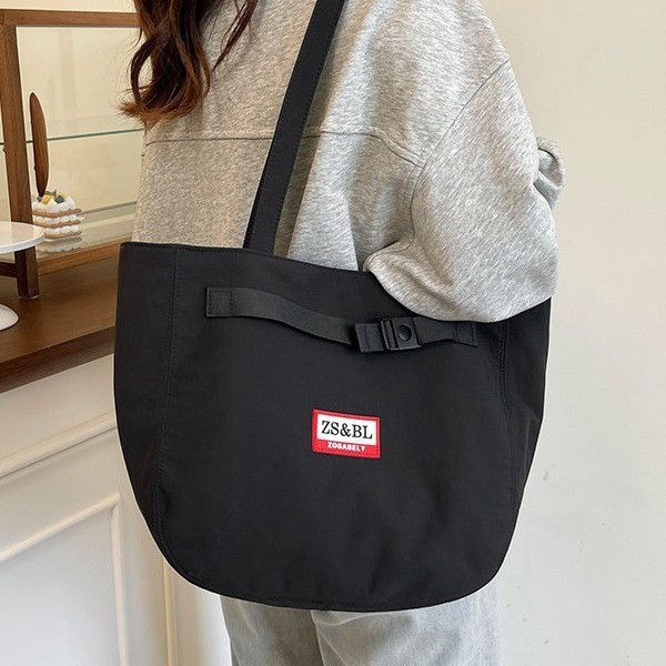 This is a new French niche, eye-catching, lightweight and versatile travel handbag for women from Boutote details Picture