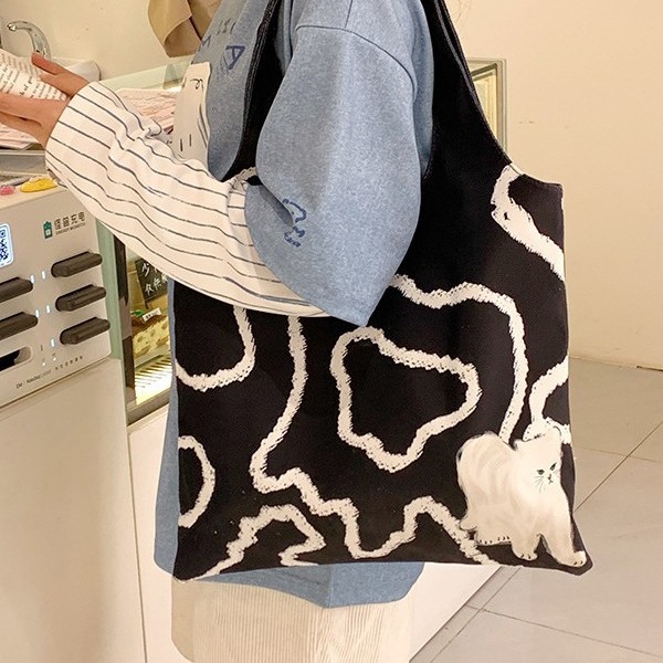 Fashionable single-shoulder bucket bag for women, French high appearance level, cute puppy print bag, large capacity casual fabric bag, underarm bag Application Scenario