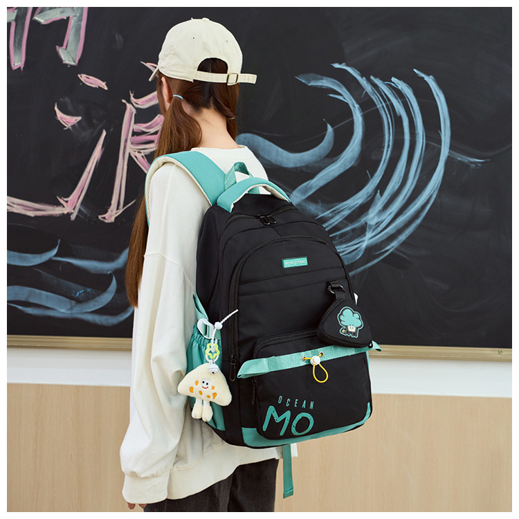 New fashionable backpacks for girls, large-capacity backpacks for junior high school students, high appearance level, durable backpacks wholesale Application Scenario