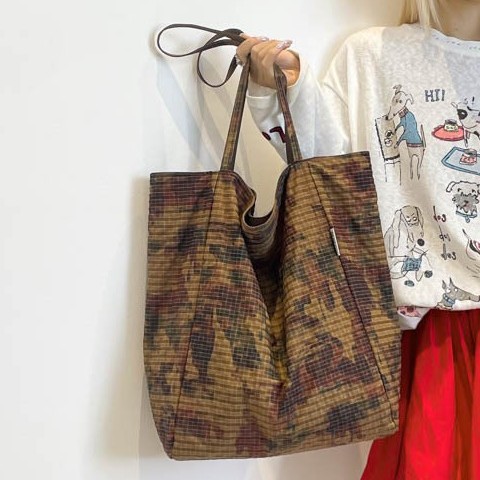 Summer's new trendy fabric backpack, camouflage dazzling, large-capacity, lightweight, simple and fashionable backpack Specification drawing