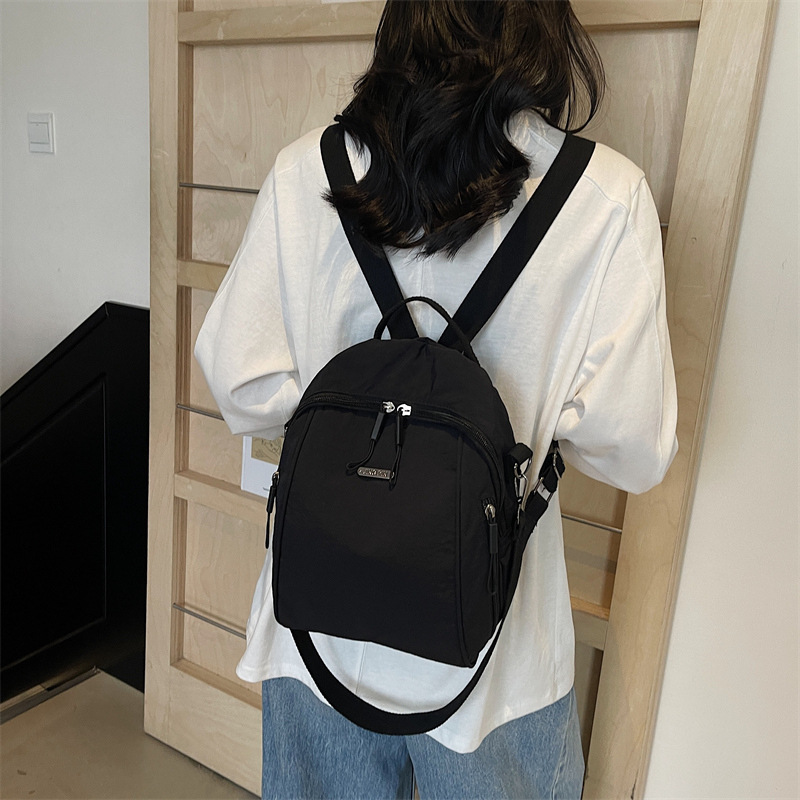 2025 New style women's fashion versatile commuting backpack, casual and simple travel single-shoulder bag, lightweight and large-capacity backpack details Picture