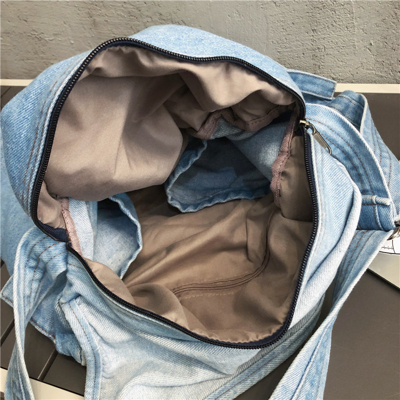 Trendy crossbody bag, Japanese retro large-capacity women's single-shoulder bag, 2022 new artistic washed denim canvas bag Application Scenario