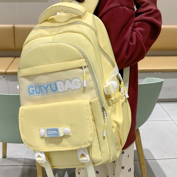 The new schoolbag is simple and versatile for female middle school students. It features a large-capacity, fashionable solid color backpack and a college-style backpack for high school students Specification drawing