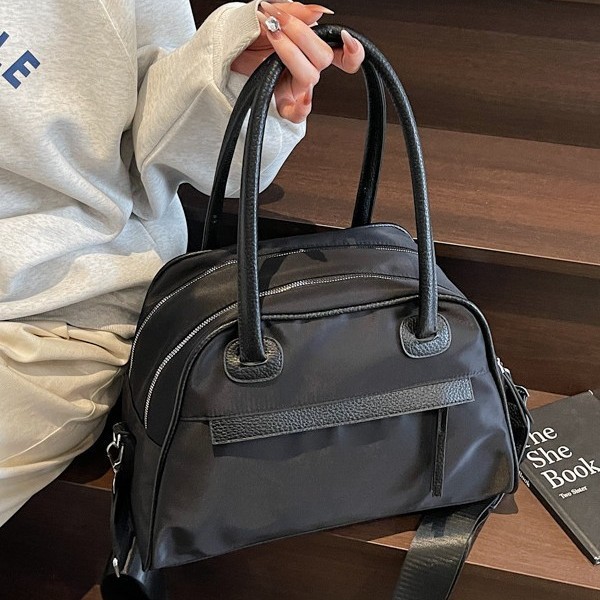 New fashionable nylon simple and individual casual large-capacity tote bag, hand-carry and underarm bag, new women's crossbody bag Application Scenario