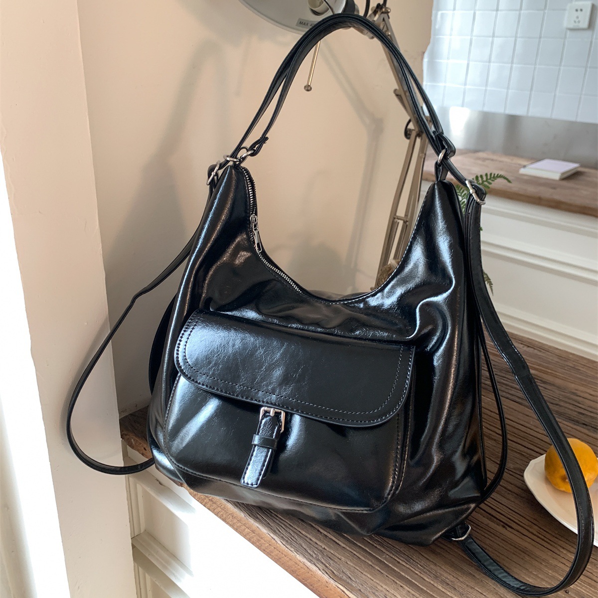High-end retro backpack for women, 2025 new style oil wax leather single-shoulder bag, large capacity tote bag full figure