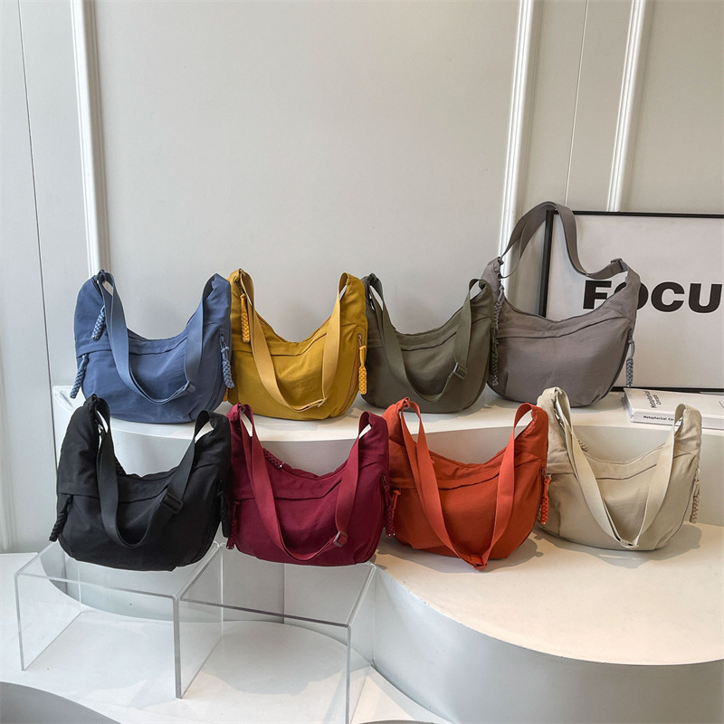 Nylon canvas crossbody bag for women with large capacity 2024 new style simple and lightweight single-shoulder bag for sports and fitness, dumpling bag Specification drawing