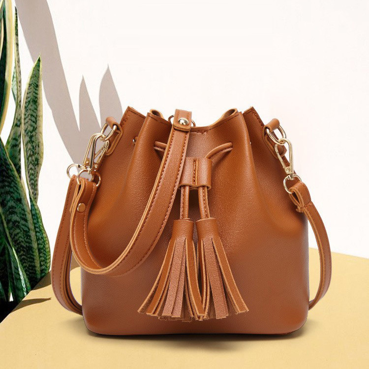 New cross-border bags for women on the street, fringed drawstring PU bucket bag, fashionable single-shoulder crossbody handbag for women full figure