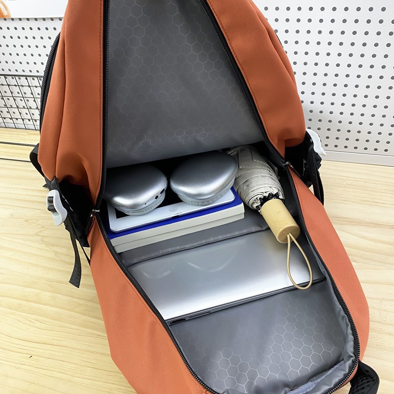 A cute Korean-style schoolbag for a junior high school girl with a high level of appearance, a niche large-capacity multi-layer backpack that reduces the burden on college students Application Scenario