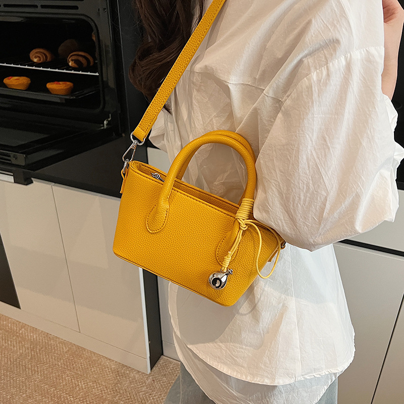 The 2025 new trendy and high-end style, fashionable and popular lychee pattern bucket bag, versatile solid color single-shoulder crossbody bag details Picture