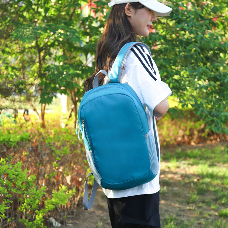 Wholesale of new large-capacity backpacks, outdoor casual backpacks, water-resistant and scratch-resistant lightweight student schoolbags and backpacks Application Scenario