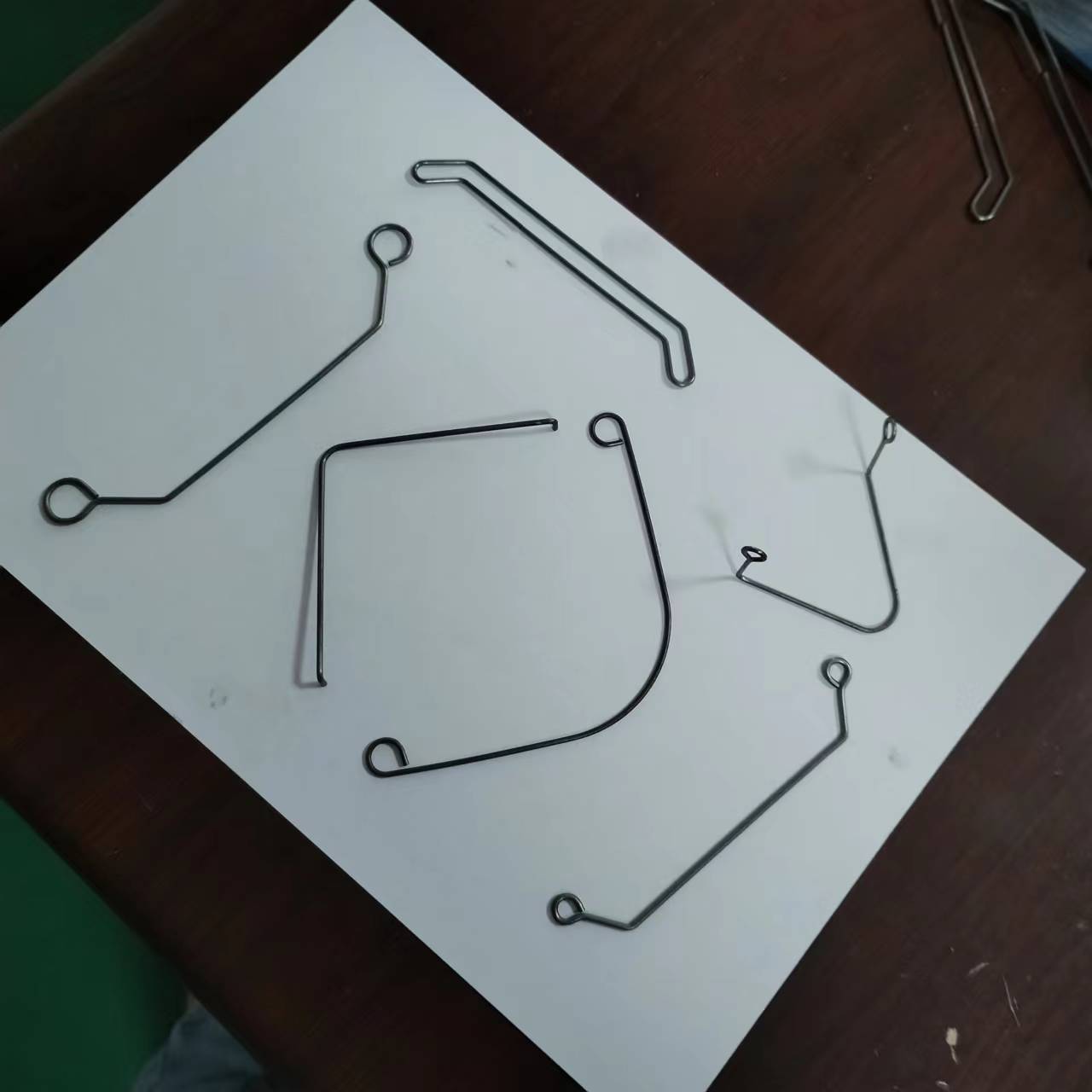 Steel wire, iron wire and stainless steel bending processing line to form various special-shaped springs. Large quantity and favorable price Specification drawing