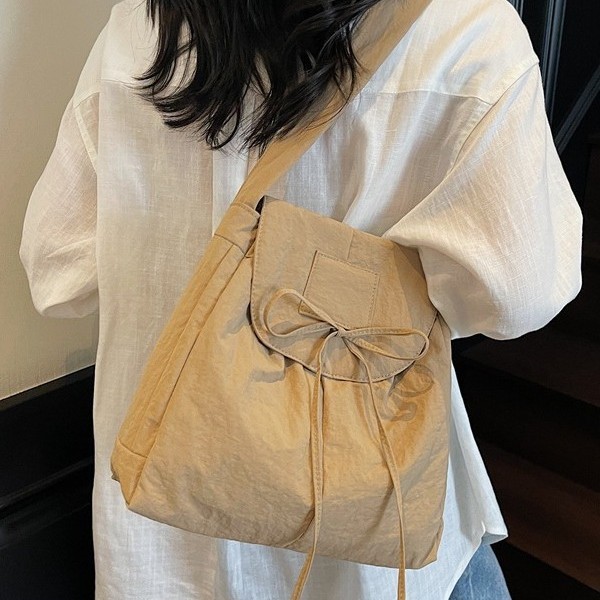 Workwear flap wide shoulder strap postman bag, forest style college style, artistic and dazzling, simple Harajuku strap single-shoulder crossbody bag full figure