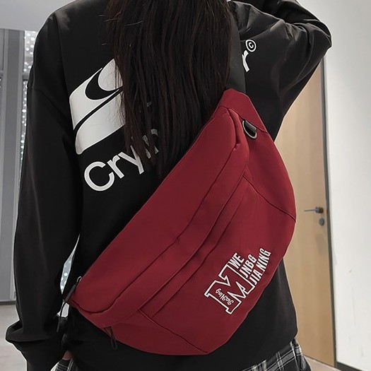 A new portable student crossbody bag with a large capacity, suitable for both boys and girls, featuring an outdoor sporty and laid-back style Specification drawing