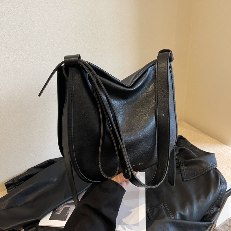 Bag Girl 2023 New Niche large-capacity soft leather underarm tote bag, a high-end casual and laid-back crossbody bag Specification drawing